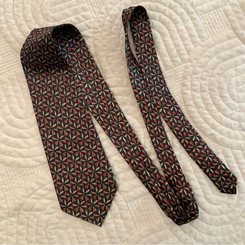 DAE RO Silk Blue Red Patterned Tie